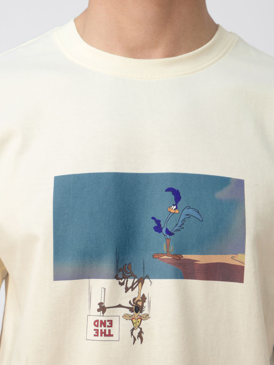 Men Regular Fit Looney Tunes Printed Cream T-Shirts