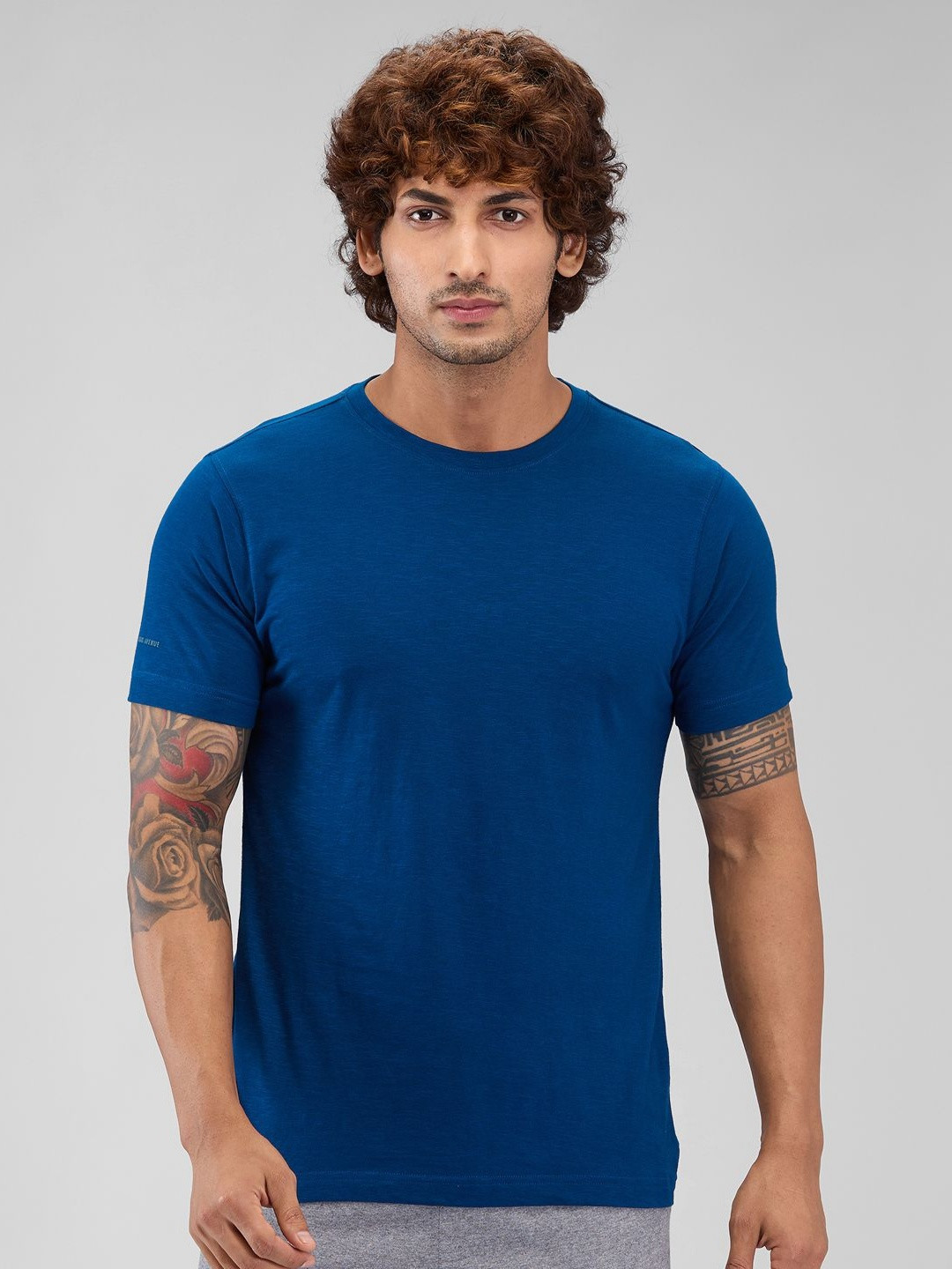 Men Solid Round Neck T-shirt