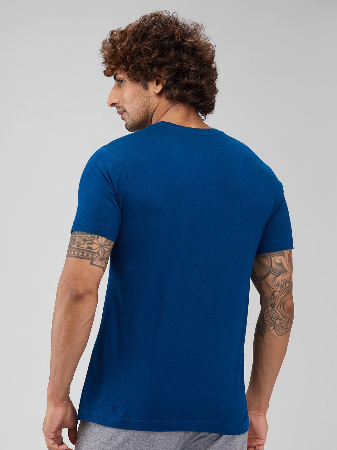 Men Solid Round Neck T-shirt